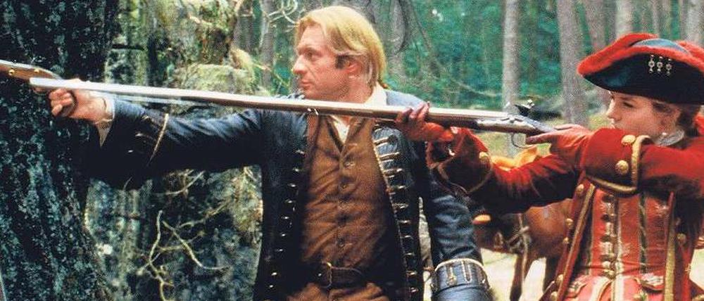 Gleichberechtigung, oder es knallt! Szene aus dem französischen Abenteuerfilm „Pakt der Wölfe“ von 2001. Foto: Cinetext