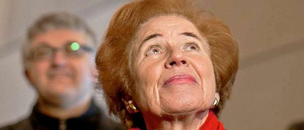 Bildungsreise in den Osten. Beate Klarsfeld besucht am Freitag die Neue Synagoge in Dresden.