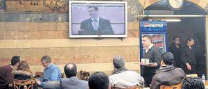 Trügerische Ruhe. In Damaskus verfolgen Syrer die Rede von Staatschef Baschar al Assad. Er beteuerte, dass er weiter die Unterstützung seines Volkes genieße. 