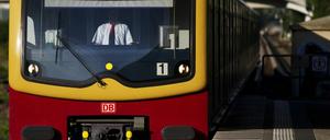 Berliner S-Bahn. Die Deutsche Bahn wehrt sich gegen Teile des Ausschreibungsverfahrens.