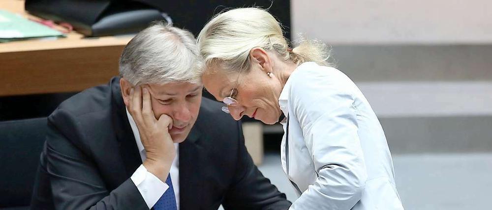 Auf der Regierungsbank. Klaus Wowereit (SPD) kann ganz gut mit der parteilosen Senatorin Sybille von Obernitz. Für manche Wirtschaftsvertreter gilt das nicht. 