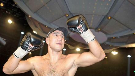 Arthur Abraham freut sich nach seinem Sieg.