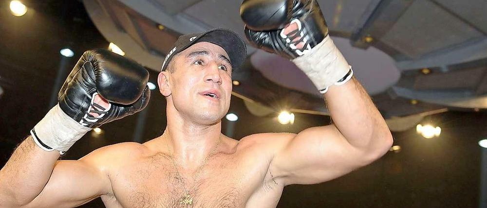 Arthur Abraham freut sich nach seinem Sieg.