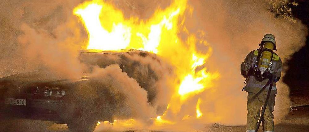 Autobrand in Berlin: Nun auch Zündler von der Jugendfeuerwehr