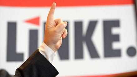 Gregor Gysi hat dem Verfassungsschutz einen deutlichen Hinweis gegeben. In Sicherheitskreisen werden seine Vorwürfe zurückgewiesen.