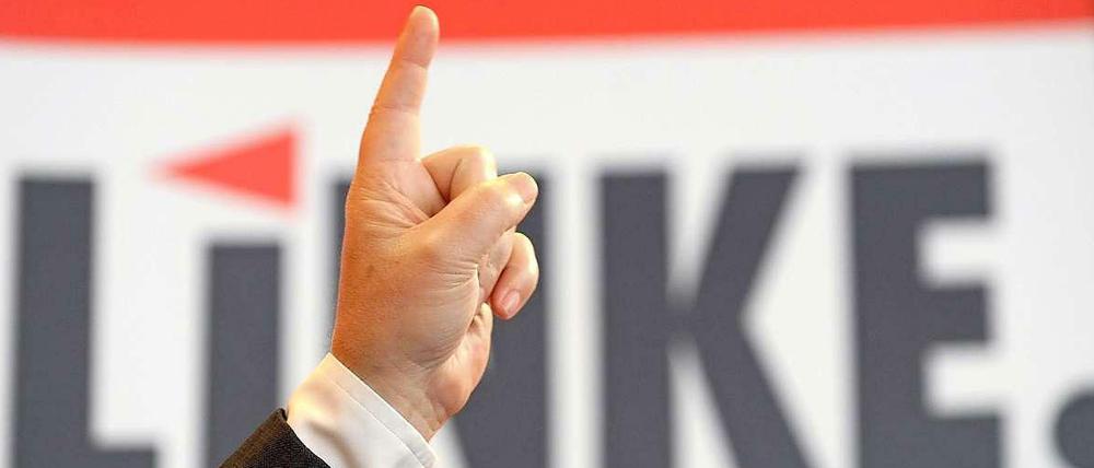 Gregor Gysi hat dem Verfassungsschutz einen deutlichen Hinweis gegeben. In Sicherheitskreisen werden seine Vorwürfe zurückgewiesen.