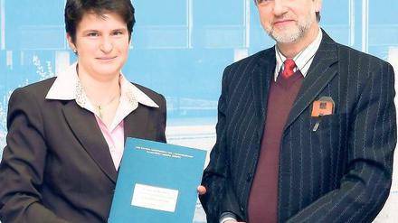 ORTWIN RENN  ist Techniksoziologe an der Uni Stuttgart und Sprecher der Helmholtz-Allianz „Energy-Trans“. Dort werden vor allem gesellschaftliche Fragen im Zusammenhang mit neuen Infrastrukturen der Energieversorgung erforscht.