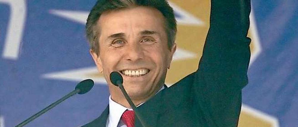 Wahlsieger in Georgien sind der bisherige Oppositionsführer Bidsina Iwanischwili und seine Partei "Georgischer Traum".