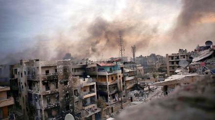 In Aleppo beschießen sich Rebellen und Regierungstruppen weiterhin gegenseitig. Die Innenstadt liegt bereits in Schutt und Asche. 