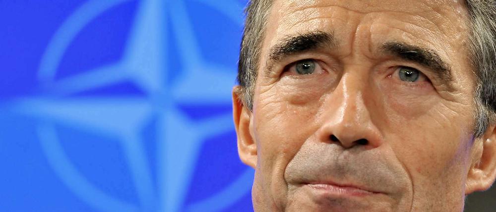 Der NATO-Generalsekretär ist seit 2009 in seinem Amt. Das Mandat von bislang vier Jahren wurde jetzt um ein Jahr bis 2014 verlängert.