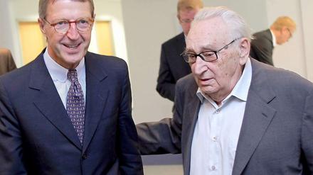 Freude über den Ehrengast. Eckhard Cordes (l.) empfängt Egon Bahr.