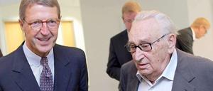Freude über den Ehrengast. Eckhard Cordes (l.) empfängt Egon Bahr.
