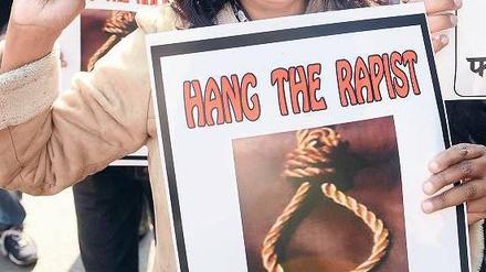 Die Todesstrafe für Vergewaltiger fordert diese Frau in Neu-Delhi.