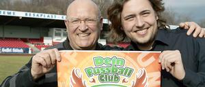 Fortuna Köln-Präsident Klaus Ulonska (l.) und Dirk Daniel Stoeveken, Gründer und Geschäftsführer der deinfussballclub.de DFC GmbH, bei der Präsentation ihrer Idee, die Fans ihren Verein gegen Bezahlung selbst führen zu dürfen. Mittlerweile ist aus Fortuna Köln wieder ein ganz normaler und ambitionierter Fußballklub geworden.