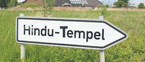 Gleich geht’s los. Ein Schild weist Ortsunkundigen den Weg. 