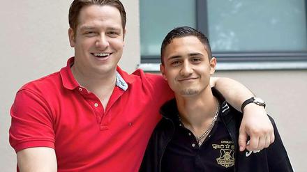 Gemeinsam lernen. Jura-Doktorand Gernot (links) gab Hassan Nachhilfe in kritischen Fächern.