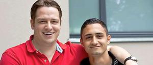 Gemeinsam lernen. Jura-Doktorand Gernot (links) gab Hassan Nachhilfe in kritischen Fächern.