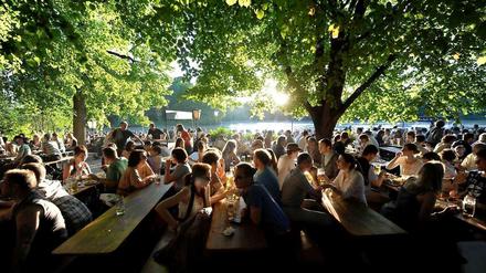 Scheint die Sonne, wird's voll. Der ständige Blick auf den Wetterbericht gehört für Biergarten-Betreiber dazu.