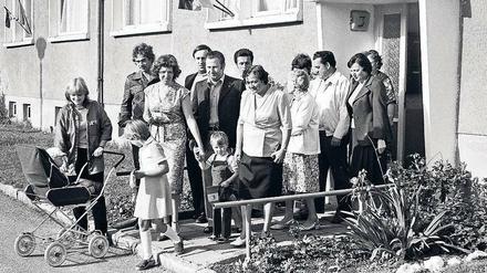 Alle für das Eine. Eine Hausgemeinschaft im thüringischen Bad Lobenstein auf dem Weg zur Volkskammerwahl (1981).
