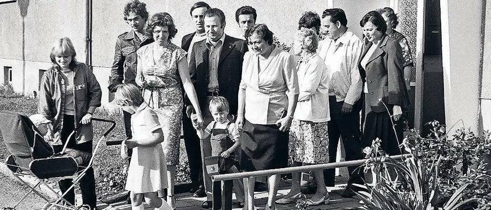Alle für das Eine. Eine Hausgemeinschaft im thüringischen Bad Lobenstein auf dem Weg zur Volkskammerwahl (1981).