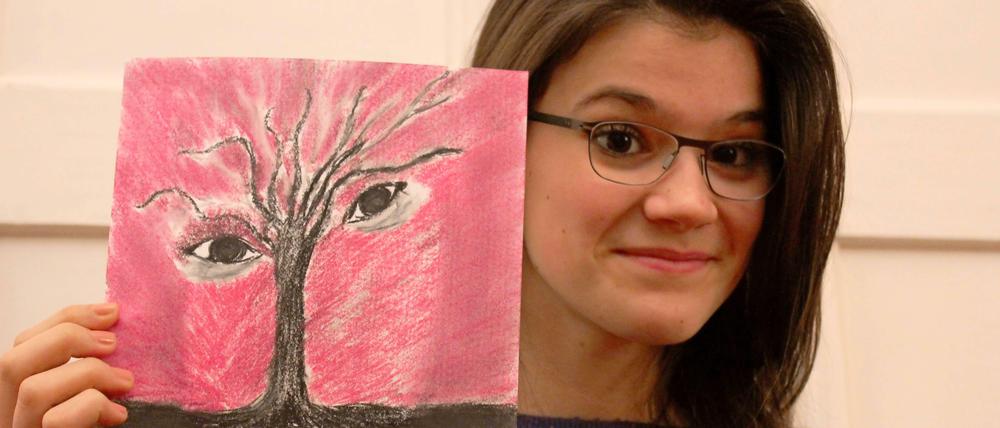 Helene malt, um sich zu entspannen.