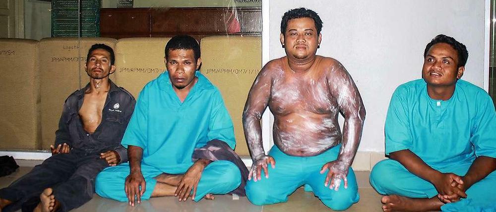 Überlebende des Schiffsunglücks vor Malaysia.