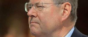 Peer Steinbrück hat seine Stasi-Akte im Internet veröffentlicht.