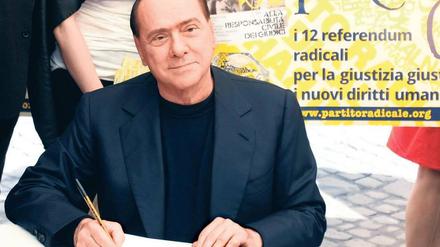 Sieht seine Grundrechte verletzt. Silvio Berlusconi unterschrieb Ende August ein Referendum für eine Justizreform des lange von ihm regierten Landes. Foto: Reuters