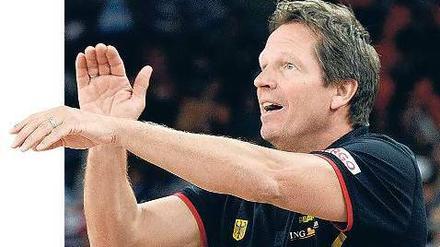 Kein Typ zum Händchenhalten. Bundestrainer Frank Menz setzt auf Disziplin – ohne diese Tugend dürfte seine Mannschaft in Slowenien allerdings auch chancenlos sein.