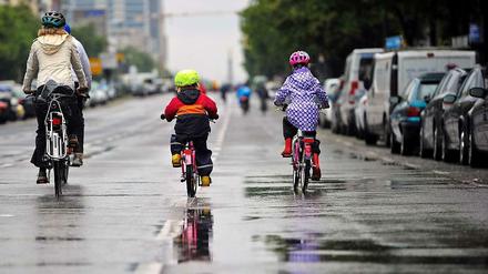 Ist doch super auf der Straße! Die war hier allerdings für die Fahrrad-Sternfahrt des ADFC im Juni gesperrt.