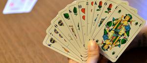 Skatspielen, live oder online, ist noch immer beliebt. Doch das organisierte Skatspiel im Verein leidet unter Mitgliederschwund. Und das nach 200 Jahren.