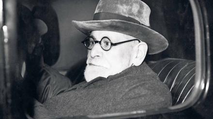 Sigmund Freud im Auto bei seiner Ankunft im Londoner Exil 1938