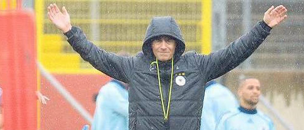 Der Ober-Adler. Bundestrainer Joachim Löw will sich nicht in seine Arbeit reinreden lassen.