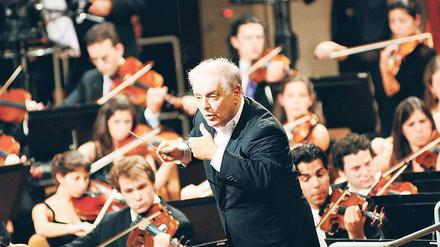 Multitasker. Staatsopern-Chefdirigent Barenboim mit dem West-Eastern Divan Orchestra. 
