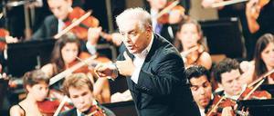Multitasker. Staatsopern-Chefdirigent Barenboim mit dem West-Eastern Divan Orchestra. 