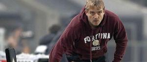 Mike Büskens klebt nicht (mehr) am Trainerstuhl in Düsseldorf.