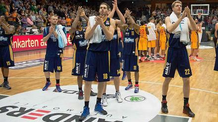 Jubeln im Oldenburger Münsterland: Alba Berlins Basketballer nach dem Sieg gegen Rasta Vechta.