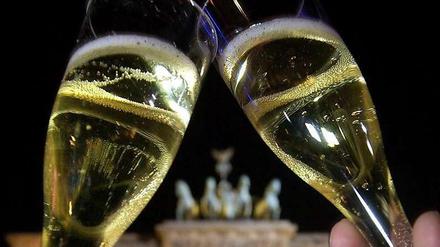 Vor der Silvester-Party wird hier am Brandenburger Tor erst mal alles aufgebaut.
