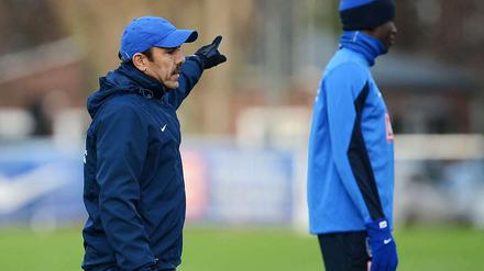 Bloß nicht einschlafen. Hertha-Trainer Jos Luhukay muss die Spannung im Team hoch halten.