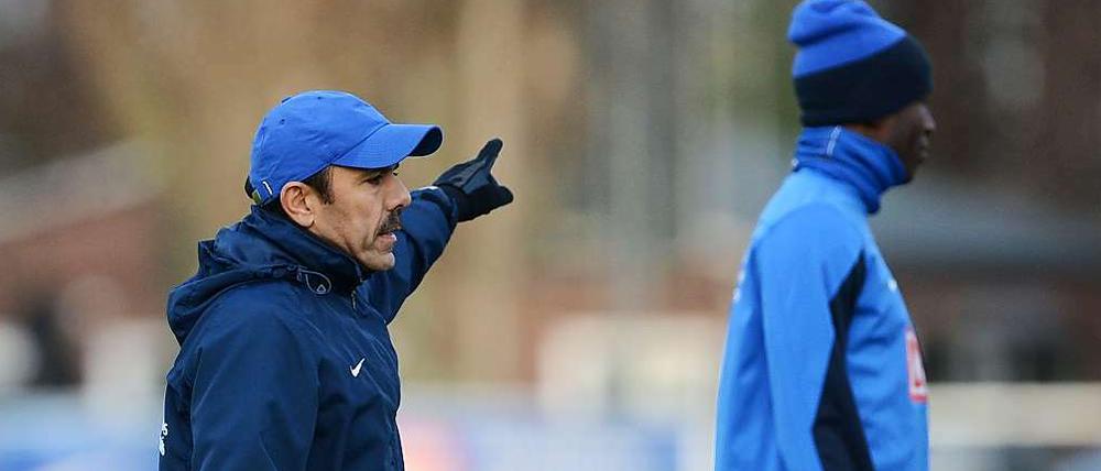 Bloß nicht einschlafen. Hertha-Trainer Jos Luhukay muss die Spannung im Team hoch halten.
