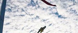 Wolkig und wechselhaft. Schon bei der Qualifikation blies es in Innsbruck heftig. Der Höhepunkt des Föhnsturms wird für diesen Samstag erwartet. 