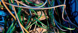 Kabelsalat. Für die NSA ist auch das kein Problem.