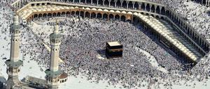 Bei der Hadsch, der Pilgerfahrt nach Mekka, kommen tausende Menschen auf engstem Raum zusammen - ideale Verbreitungsbedingungen für einen Virus.