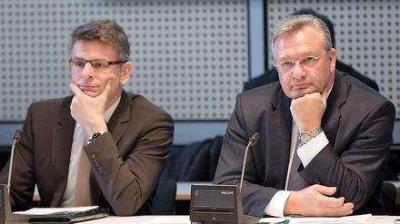 Laptop nicht vergessen! Polizeipräsident Kandt und Innensenator Henkel reisen am Mittwoch nach Den Haag.