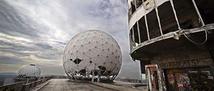 Ein Bild aus dem Jahr 2011. Auf dem Dach des Hauptgebäudes hat sich seitdem wenig verändert, außer, dass die Kuppeln heute etwas bunter aussehen als hier.