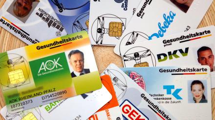 Die allermeisten Versicherten dürften ihr eigenes Konterfei eingeschickt haben. Doch stimmt die Zuordnung? 