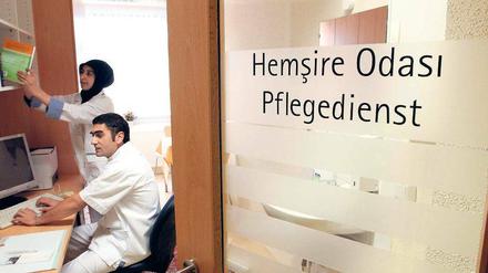 Pflegepersonal im Altenheim Türk Huzur Evi in Berlin-Kreuzberg