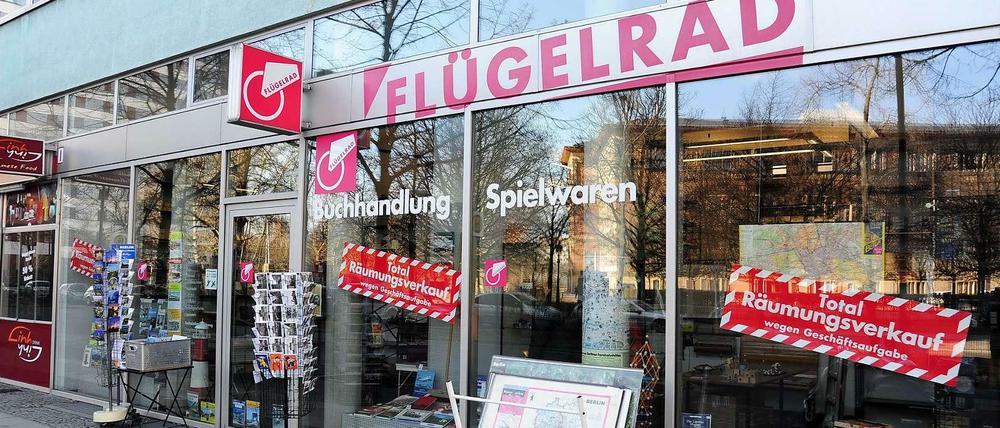 Räumungsverkauf in Berlin-Kreuzberg. Hier gab es vieles, ach was!, fast alles rund um den Berliner Verkehr. 