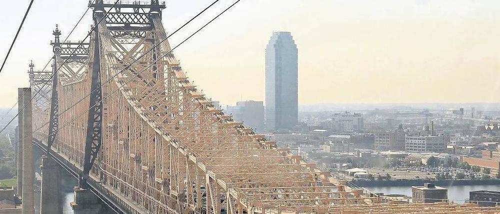 Stadt der Zeitpiloten. Die Brücke zwischen Manhattan und Queens, einem der Schauplätze von Lethems Roman.