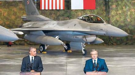 Gast in Warschau. US-Präsident Obama trat mit seinem polnischen Amtskollegen Komorowski am Flughafen auf.